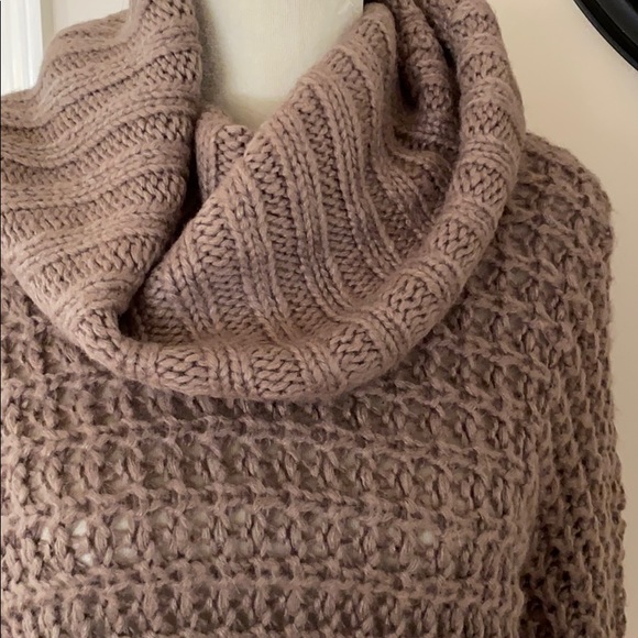 Express Mocha color sweater - Picture 2 of 3